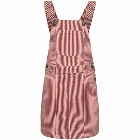 Sofie Schnoor Berry Red Skirt Elegant brunch outfit Chic Statement