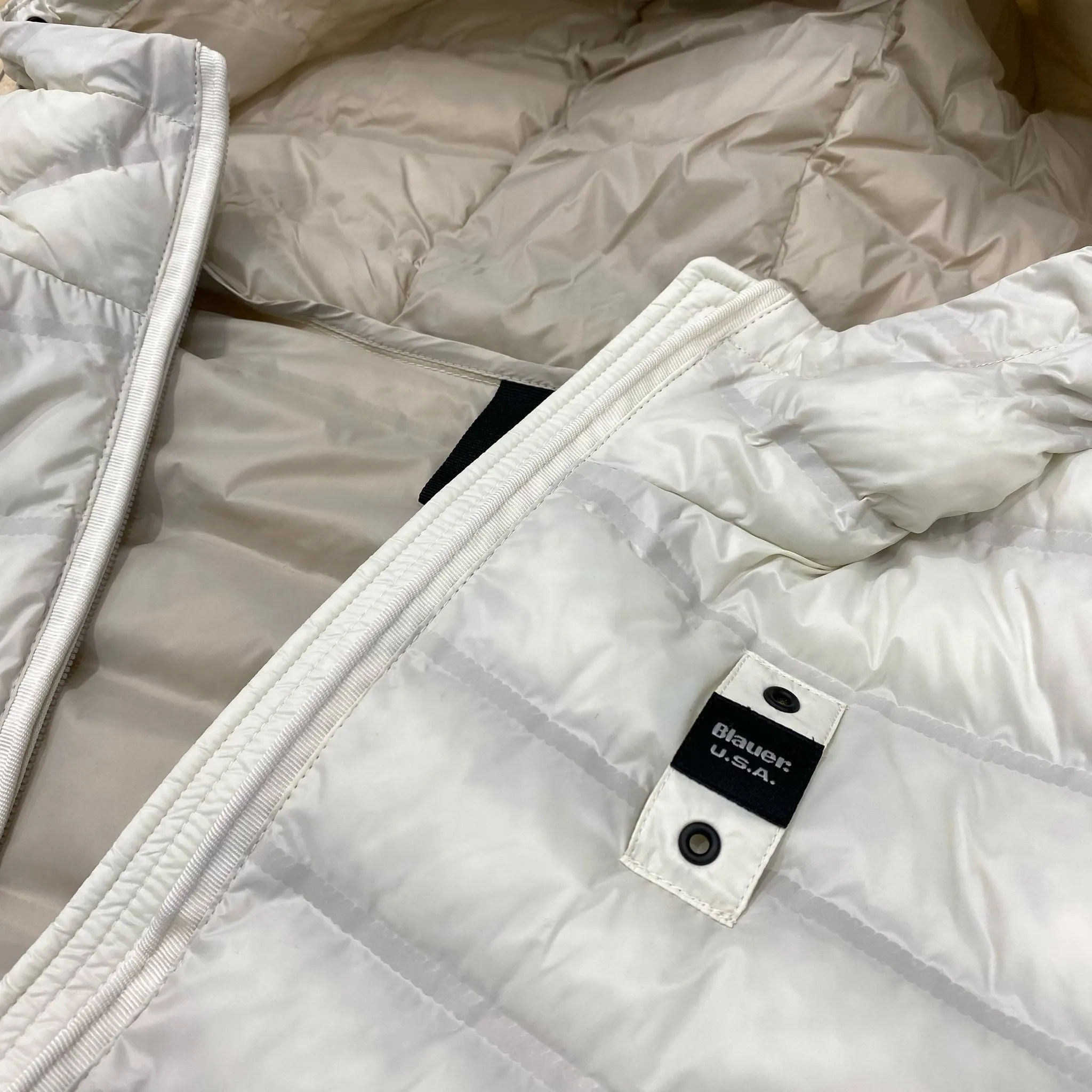 Modern Utility Winter Gear Blauer giubbino da donna con cappuccio e cuciture nastrate Ellis 25SBLDC02232 007104 112 panna