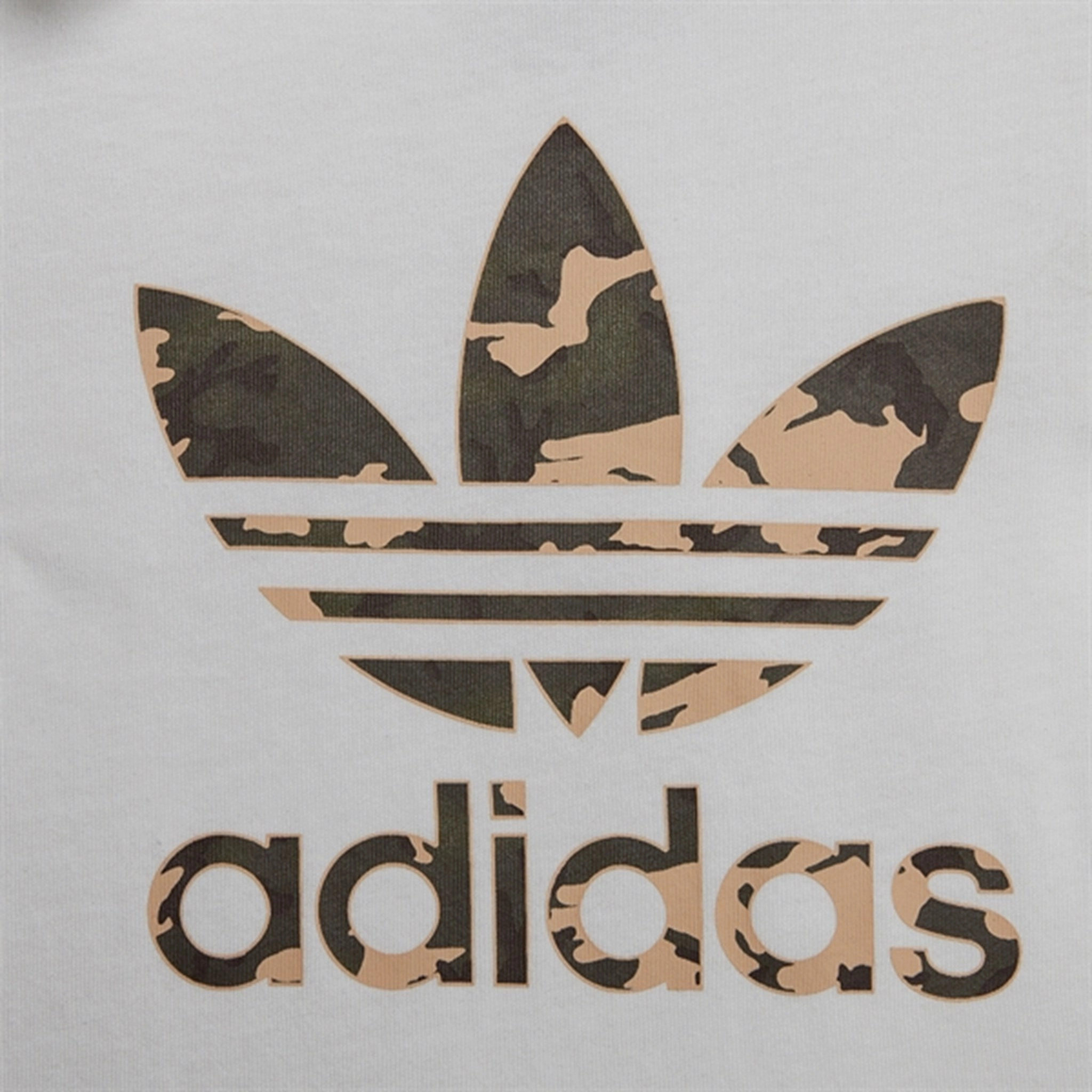 Outdoor Look FoldableDesign adidas Originals White Shorts Tee Set