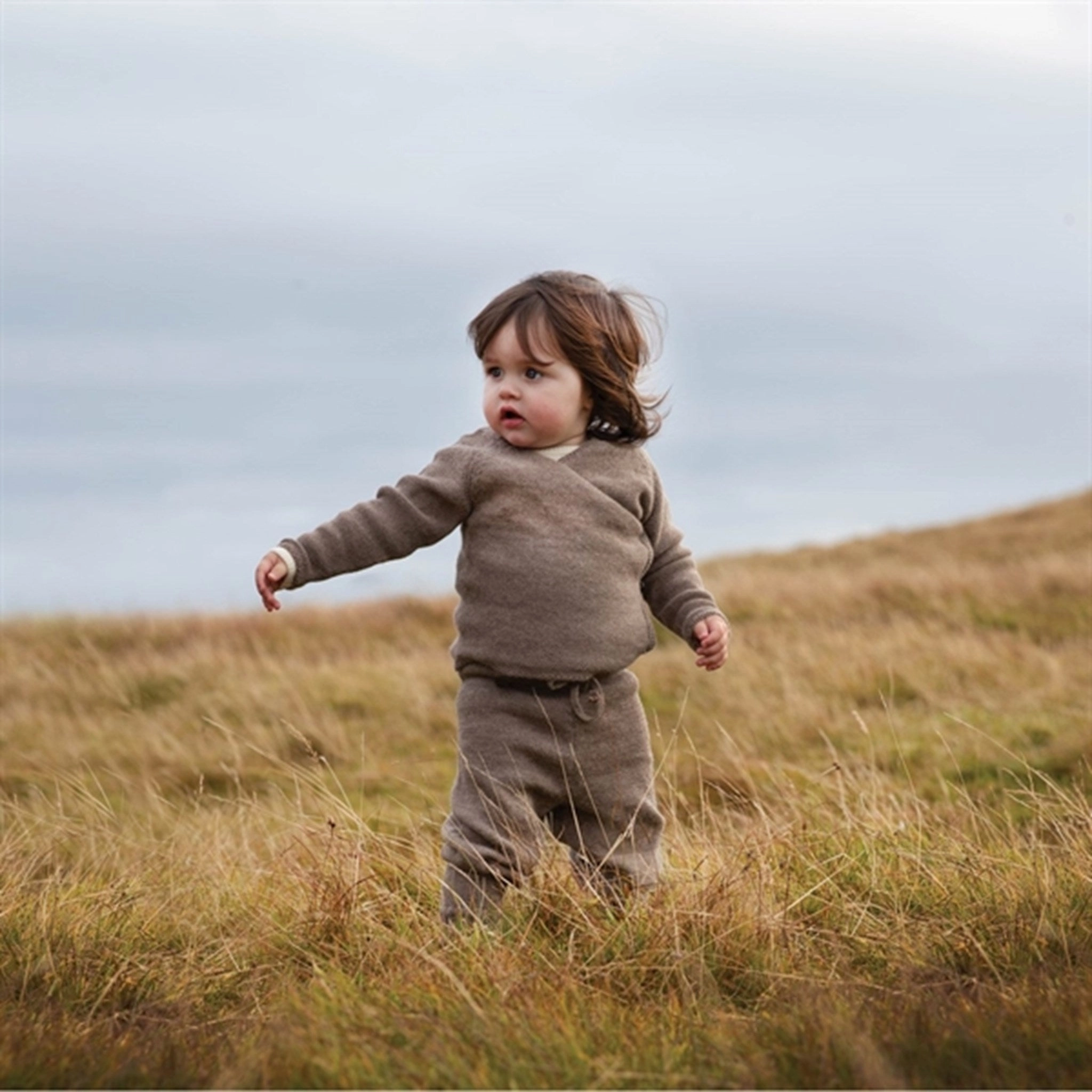 Resort Wear Wrinkle-Free Minimalisma Koala Wrap Blouse Ash Brown