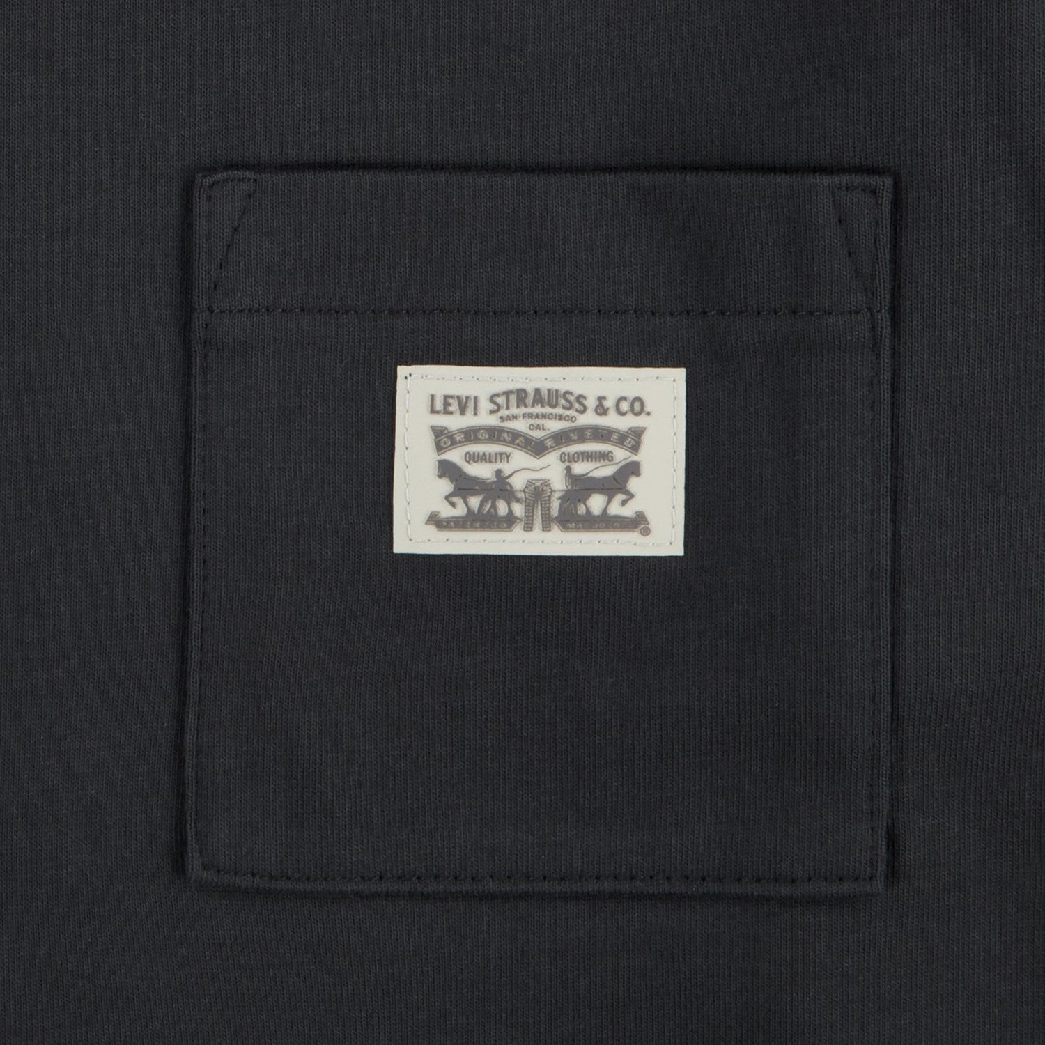 Levi's BLACK Organic Patch Pocket Tee Classic Style