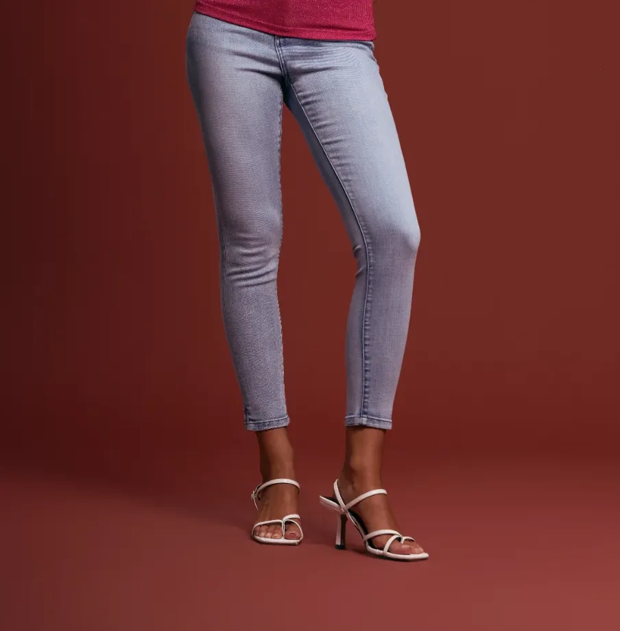 Soft and Cozy Griffai pantalone jeans da donna Skinny Basico con spacchetti DGP3254 denim lavaggio chiaro