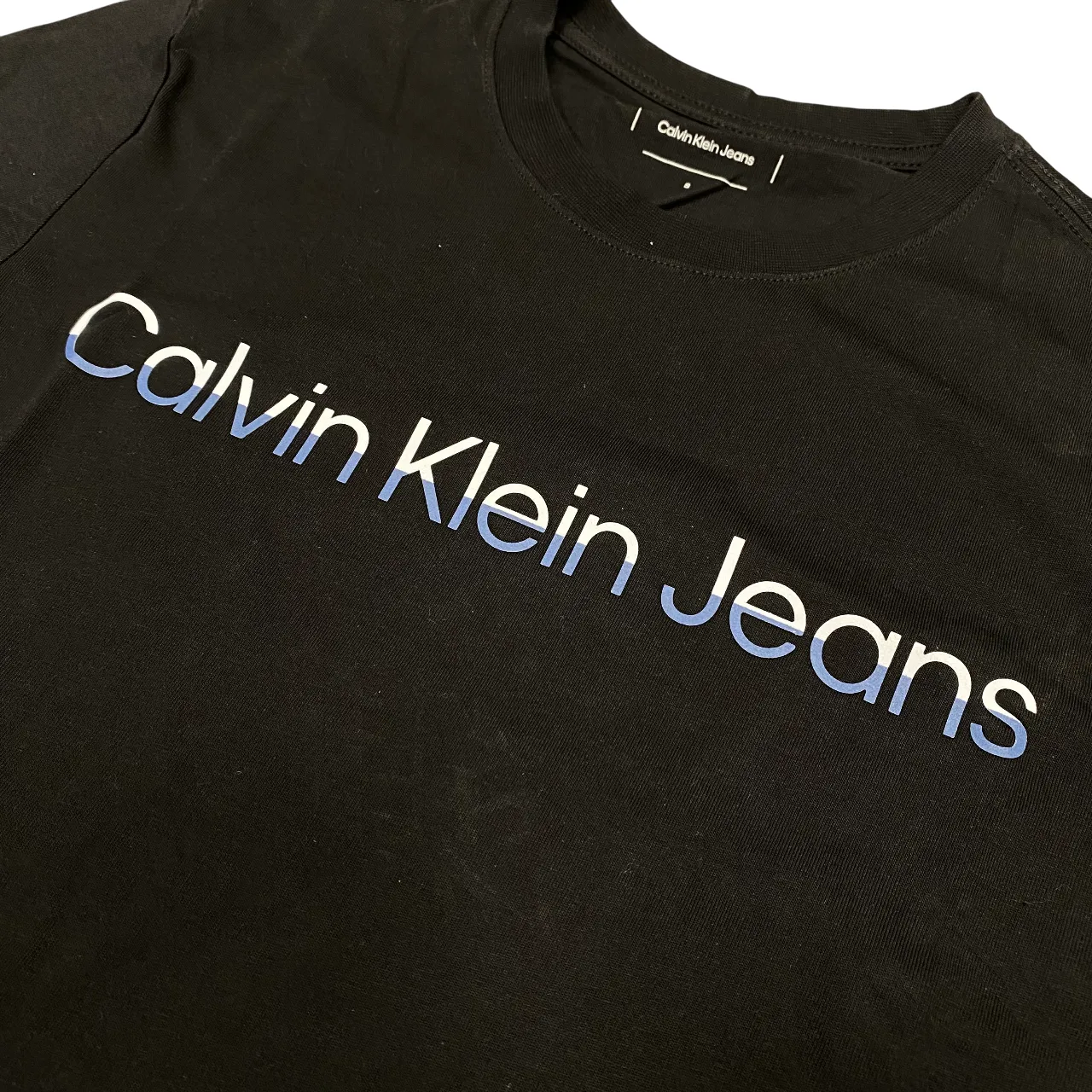 Calvin Klein maglietta manica corta da uomo con Two Tone Institutional J30J3256760GM nero Slim Silhouette