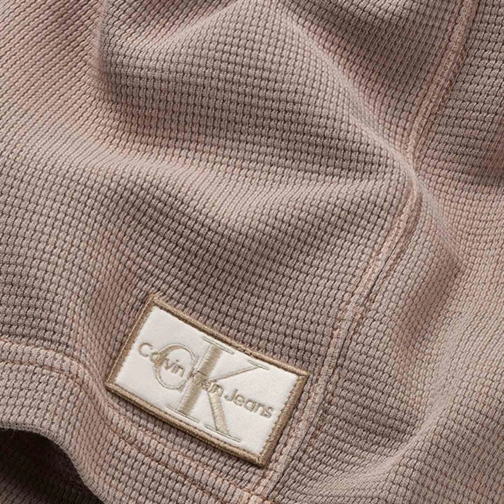 Calvin Klein Badge Mineral Dye Set Shitake Lightweight Layer Casual Sophistication