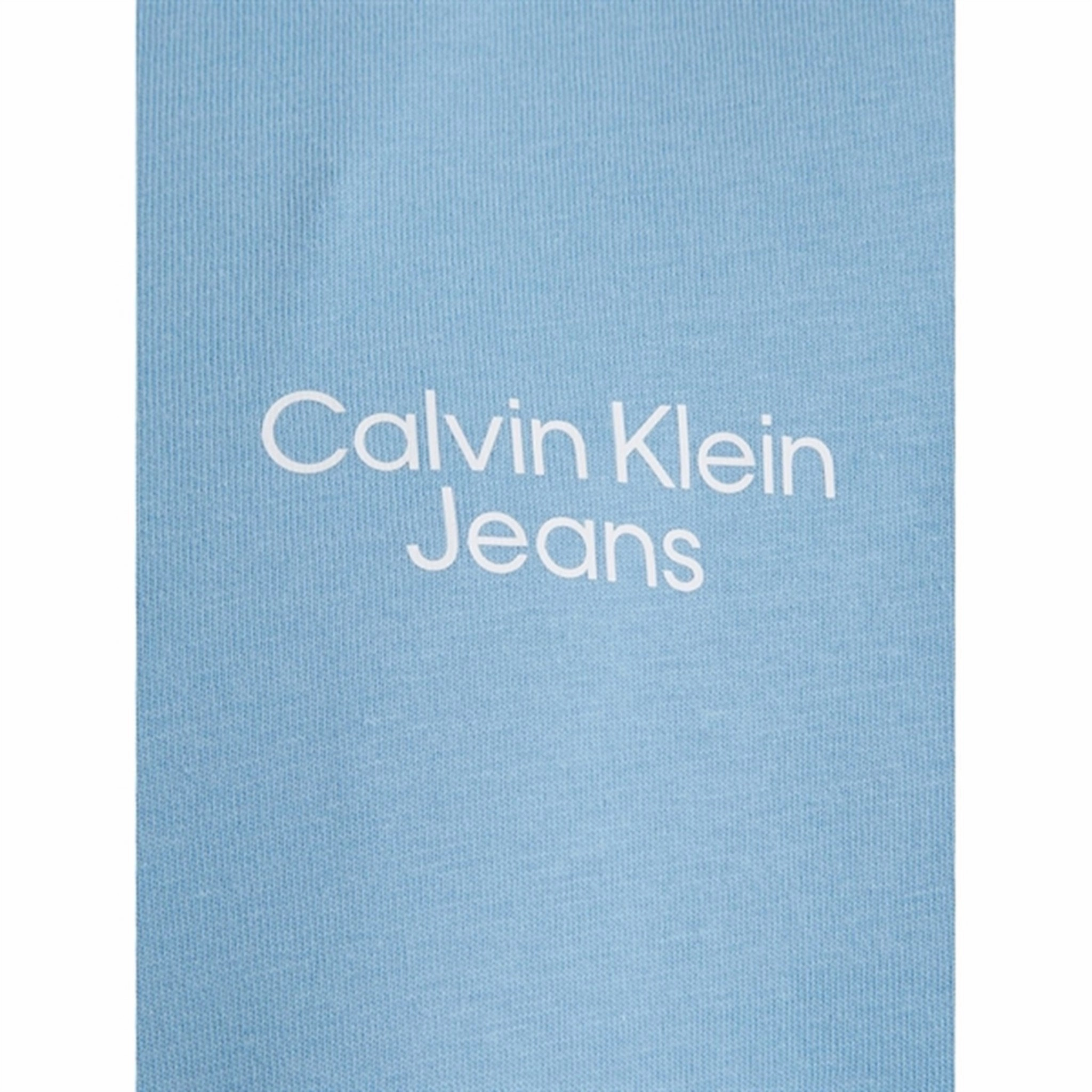 Calvin Klein CKJ Stack Logo T-Shirt Dusk Blue Flattering Design Urban Look