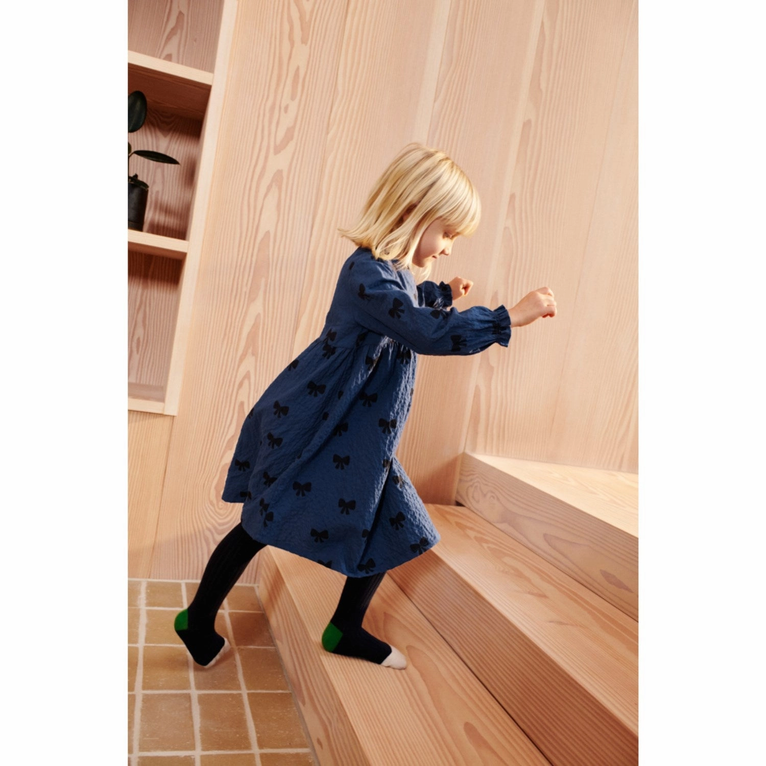 Inner Glow LieWood Bow / Indigo Blue Cleo Printed Dress