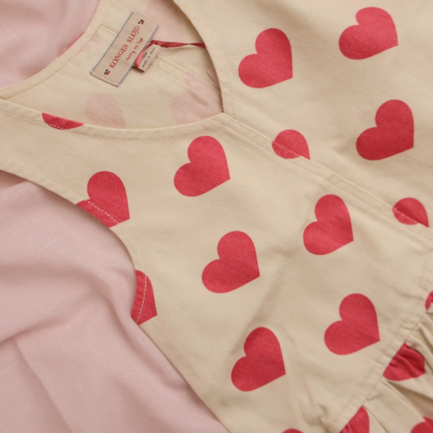 Konges Sl?jd Bon Coeur Pink Magot Dress GOTS Outdoor Scene Pop Texture