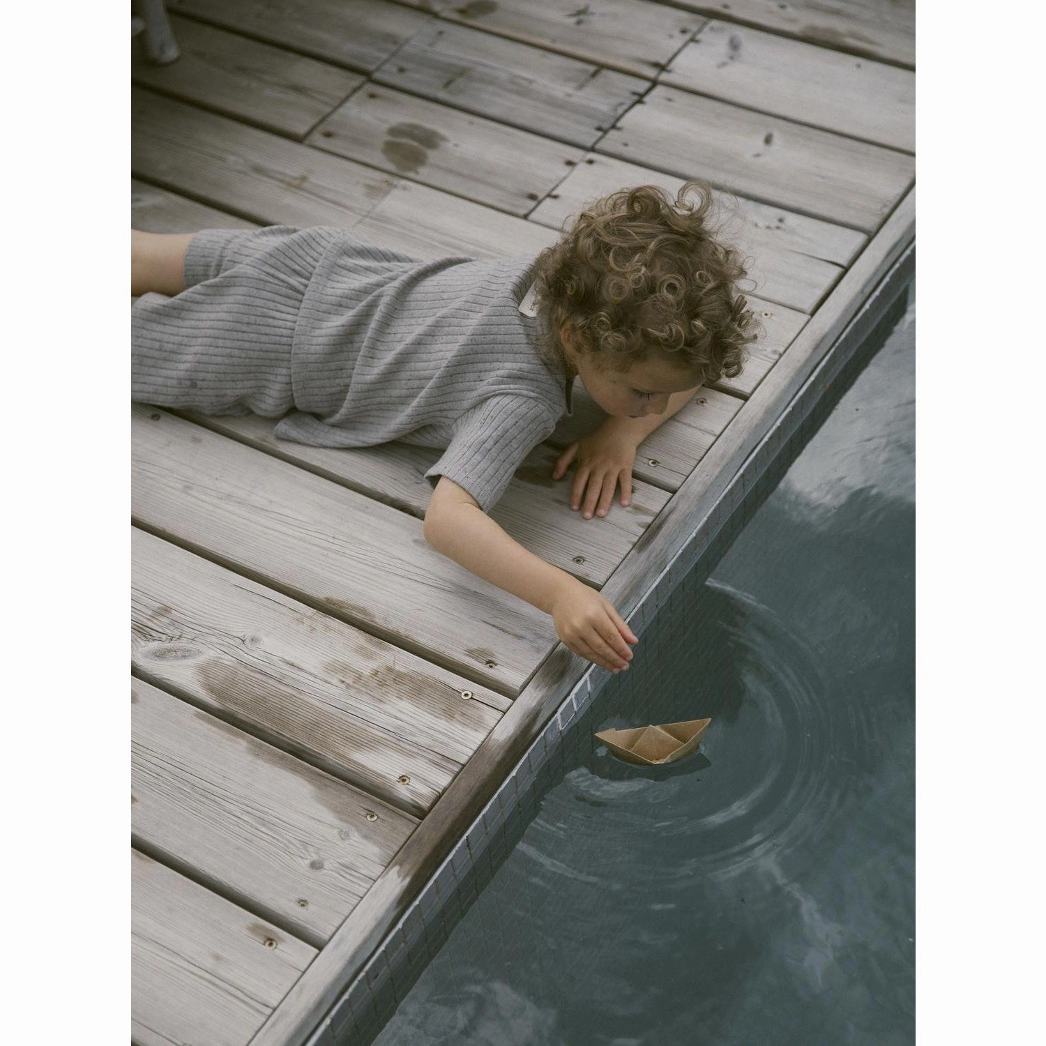 Lil'Atelier Mourning Dove Omilo Loose T-Shirt Reinforced Collar Modern Outfit