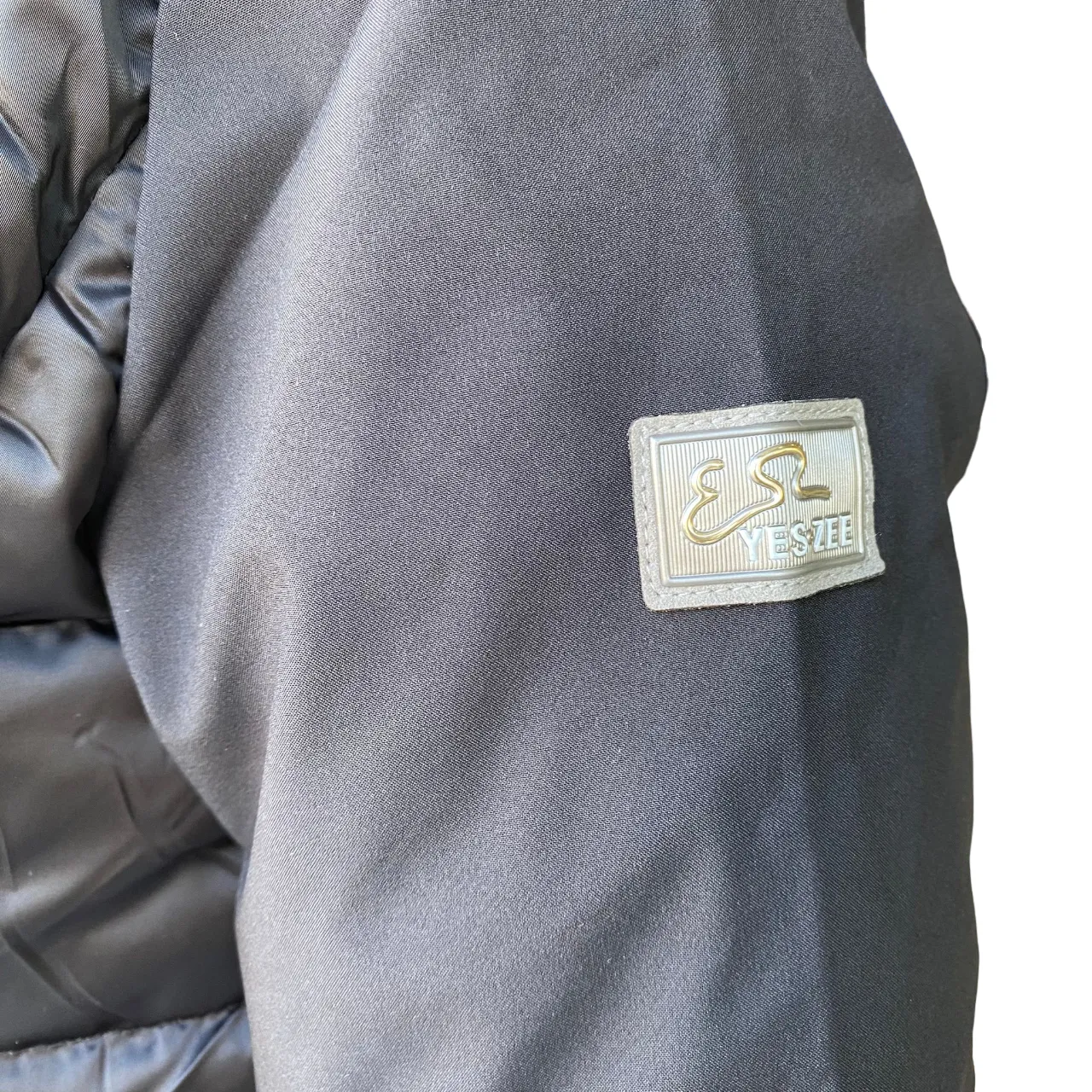 Yes Zee giubbino con cappuccio da donna trapuntato con finto gilet J045 0801 nero Free Motion Design Agree