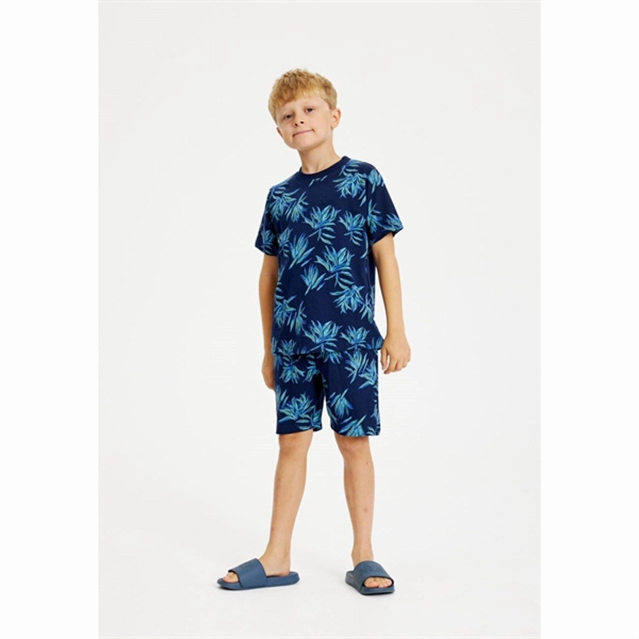 THE NEW Navy Blazer Leaf AOP Genuine T-shirt Weekend Wardrobe