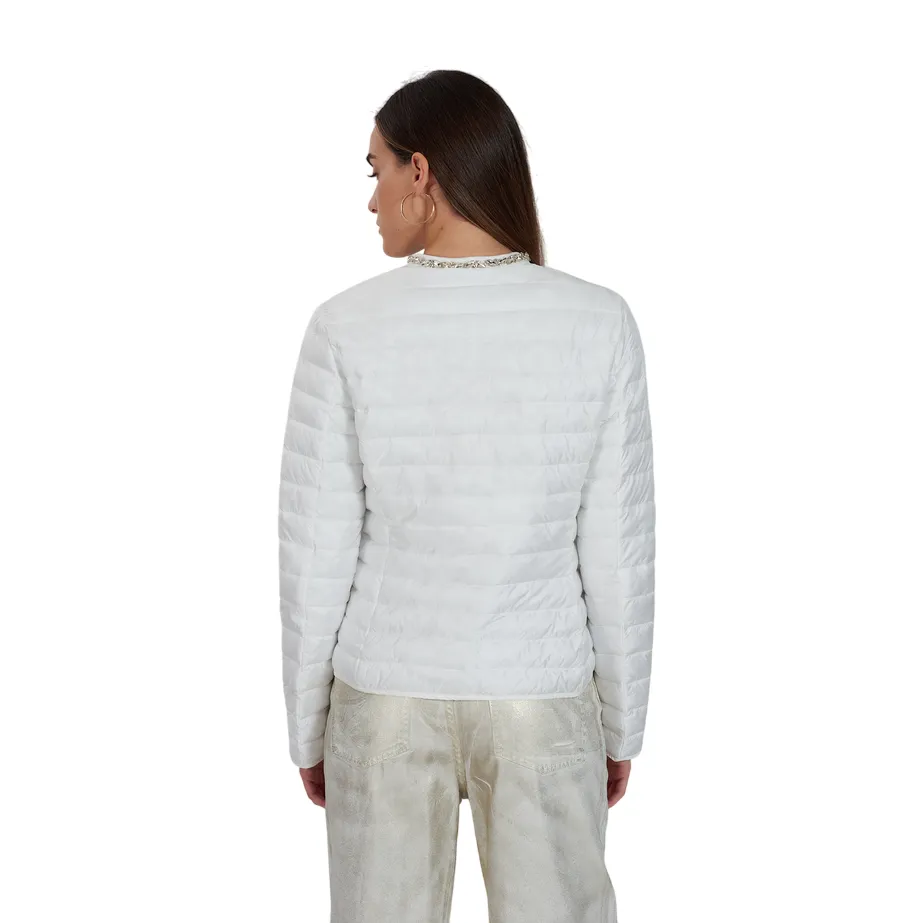 Lust Trendy Outerwear Yes Zee giubbino trapuntato da donna con ornamento di preziosi al collo 1360 G403/KS00 0101 bianco