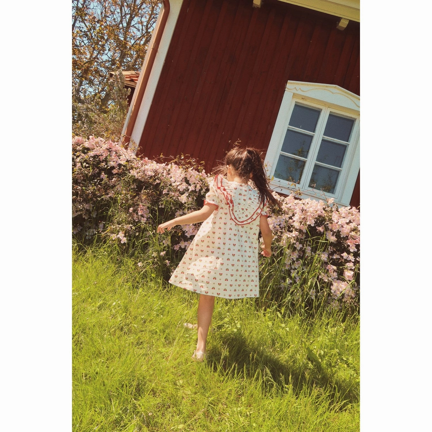 Smart and Sleek Grass Soft Fl?ss Soft White Berry Sofia Dress