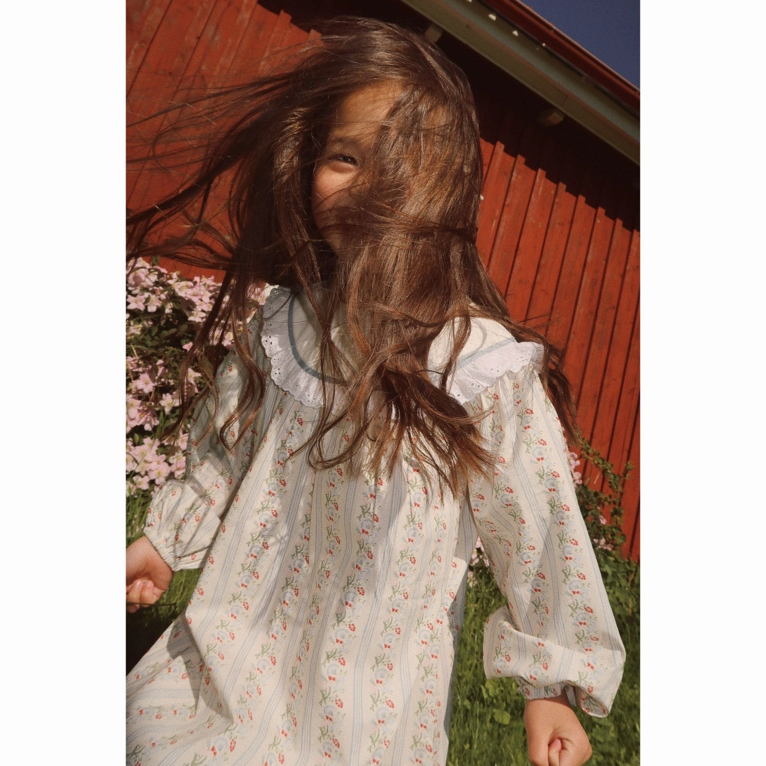 Lower Hem Fl?ss Soft white/Bright blue Abigail Dress