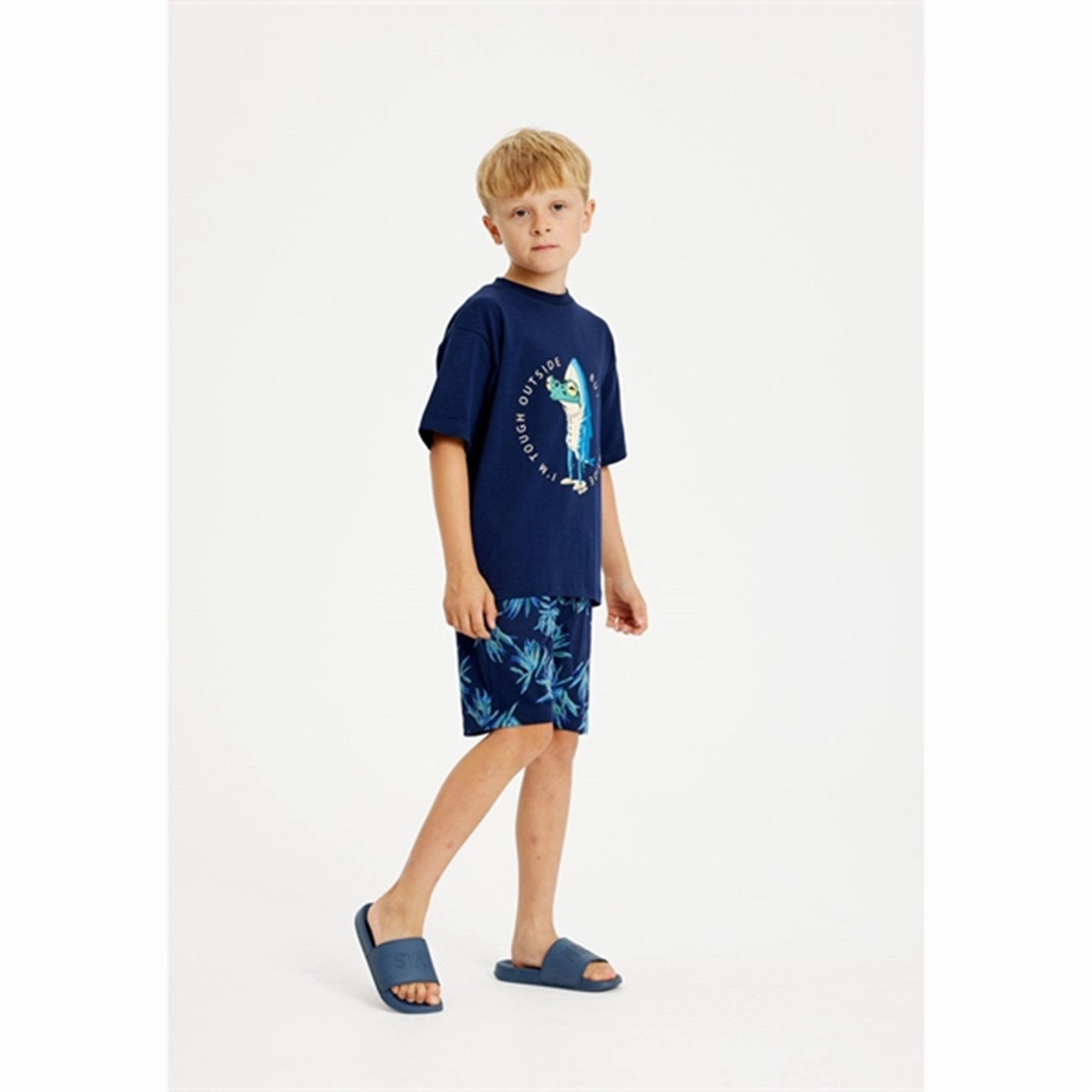 THE NEW Navy Blazer Grome T-shirt Flexible Ribbed Neckline Fresh Outfit