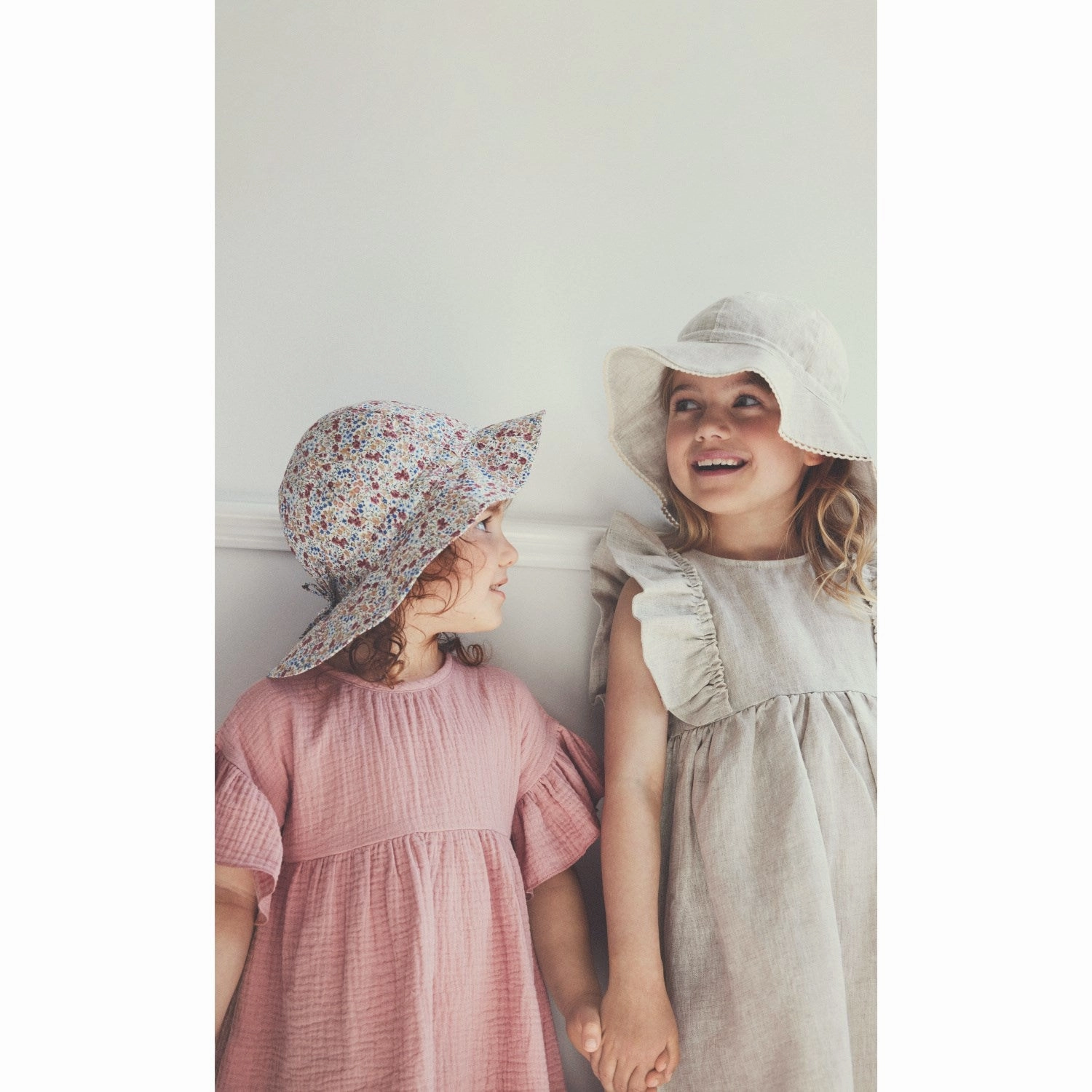 Huttelihut Antique White Dress Linen Subtle Flex