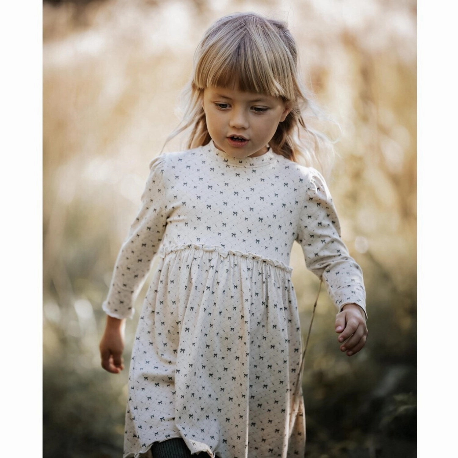 Fliink Sandshell Aop. Kelly Dress Chic and Stylish