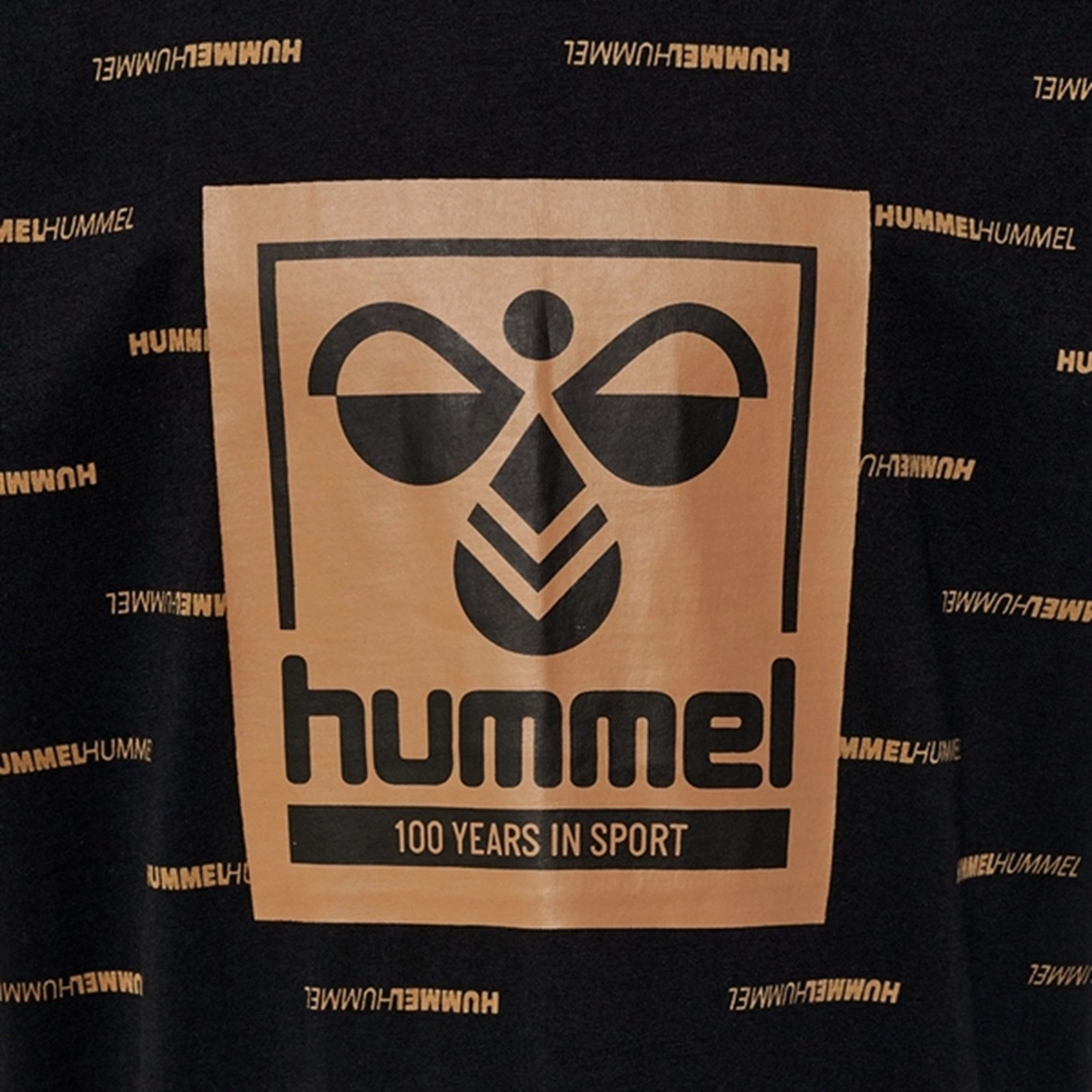 Comfy Layer Hummel Black Street T-Shirt