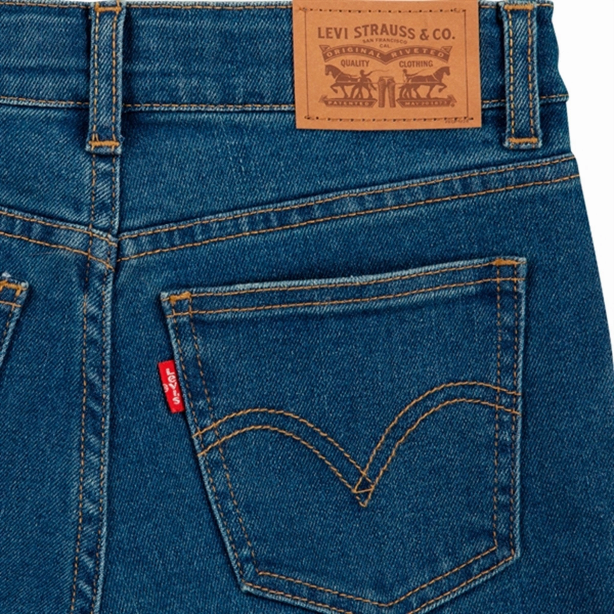 Levi's Wide Leg Jeans Richards Relaxed Style Work Ready Outdoor Enthusiast Versatile Look