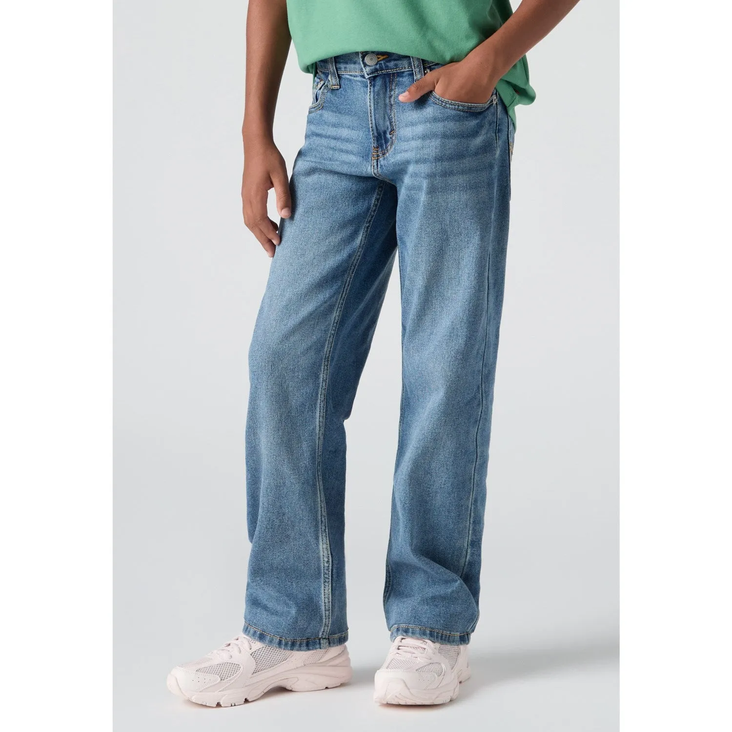Levi's Burbank 555 Relaxed Straight Jeans Morning Stroll Outdoor Adventure Date Night Modern Minimalist Creative Look