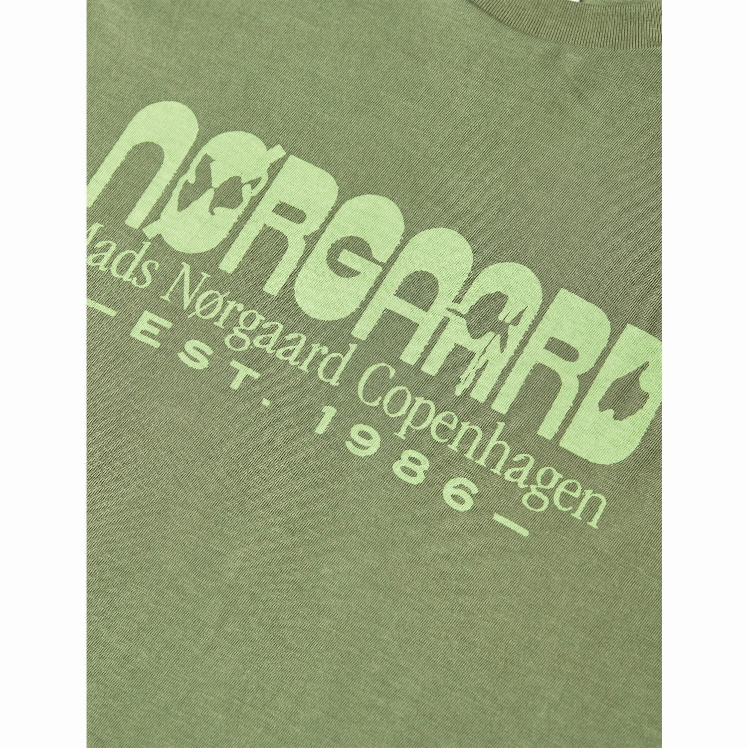 Mads N?rgaard Oil Green Printed Tee Thorlino Tee Everyday Top City Outfit