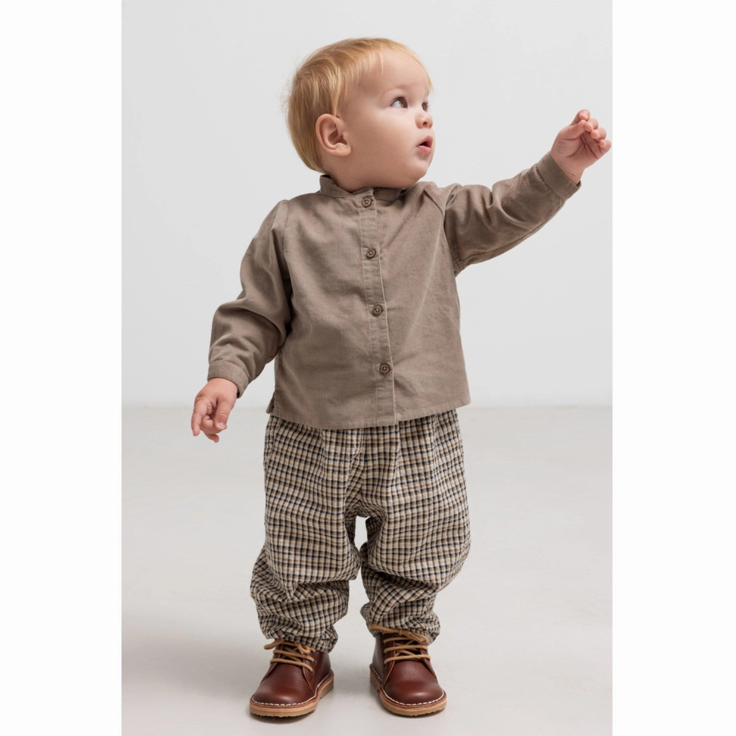 Rooftop Bar Flexible Movement MarMar Fine Cord Mud Tomi B Shirt