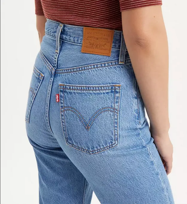 breath easy Breathable fabric Levi's Jeans Ribcage dritti alla caviglia 726930130 indaco chiaro indossato