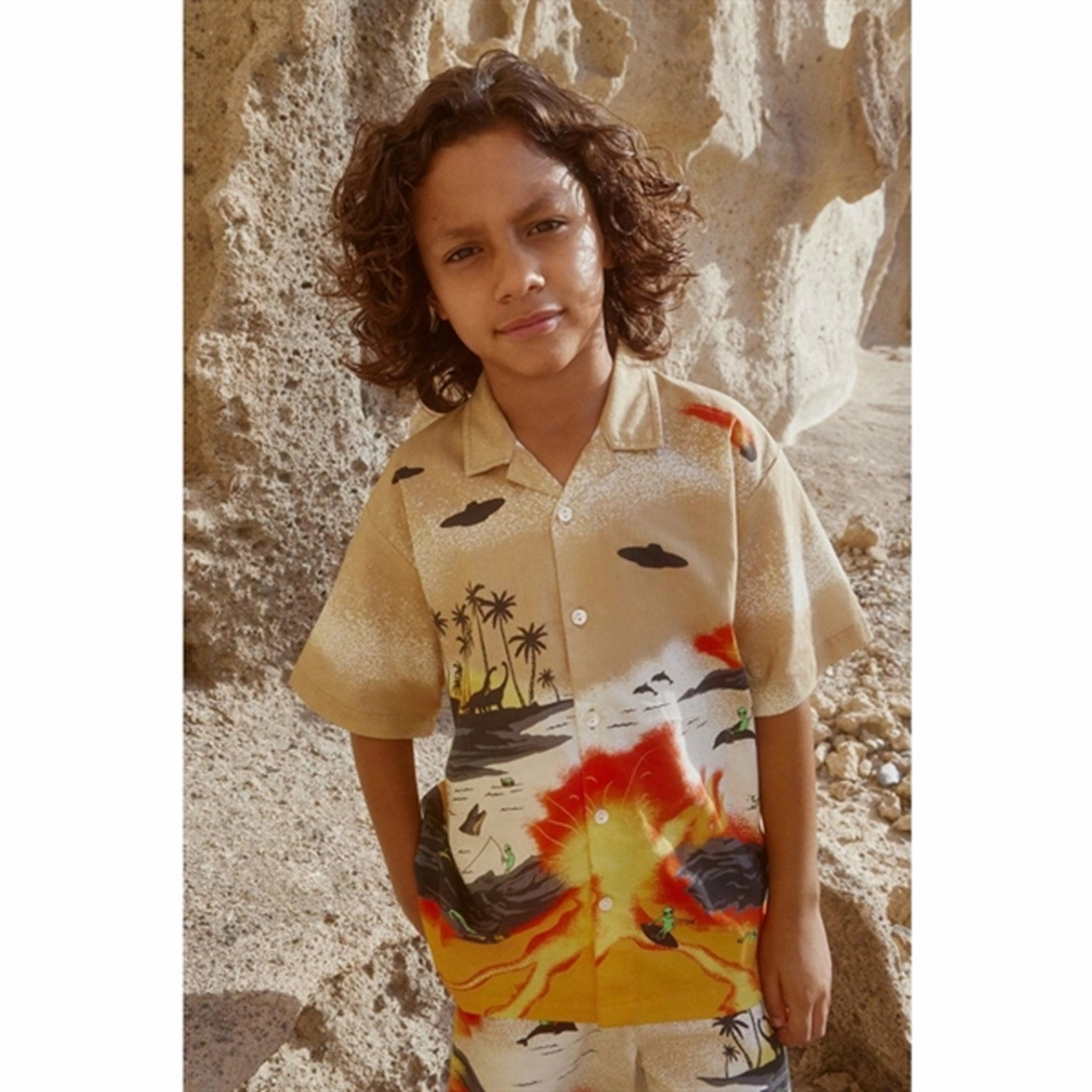 wrinkle free Molo Alien Tourists Rui Short-Sleeve Shirt