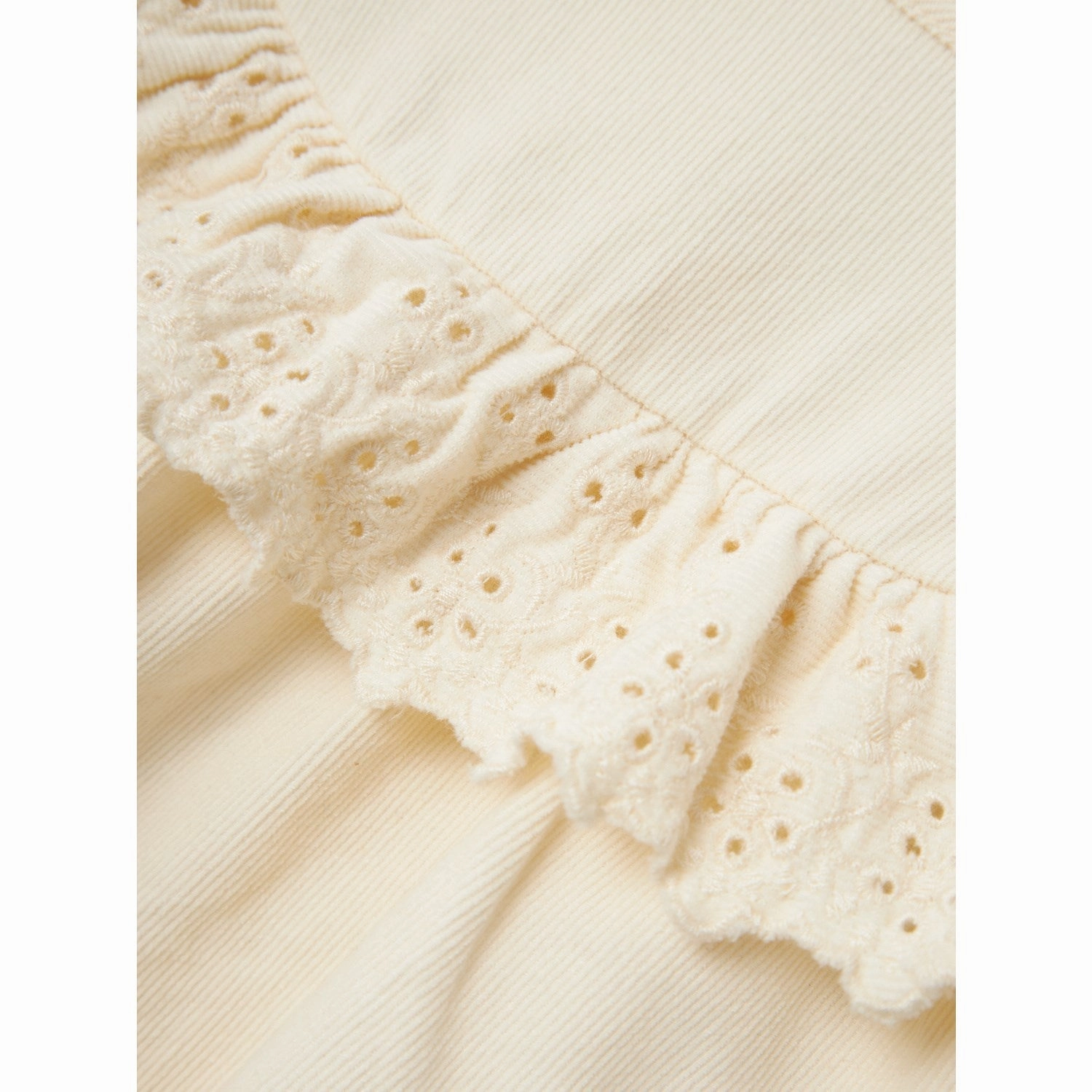 Lil'Atelier Turtledove Saku Loose Embroidery Blouse Everyday Essential