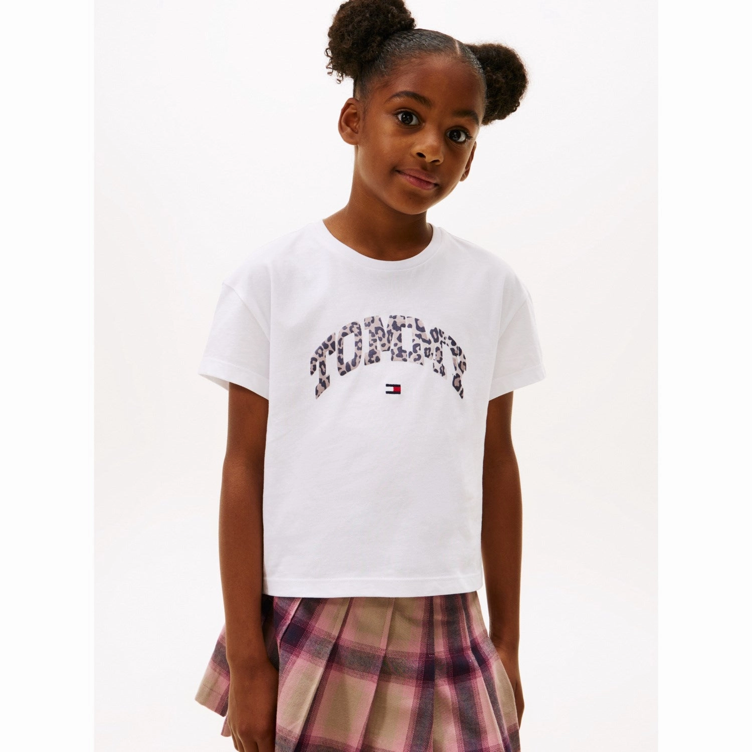 Weekend Ready WrinkleResistant Texture Tommy Hilfiger White Varsity Sateen Graphic Tee S/S