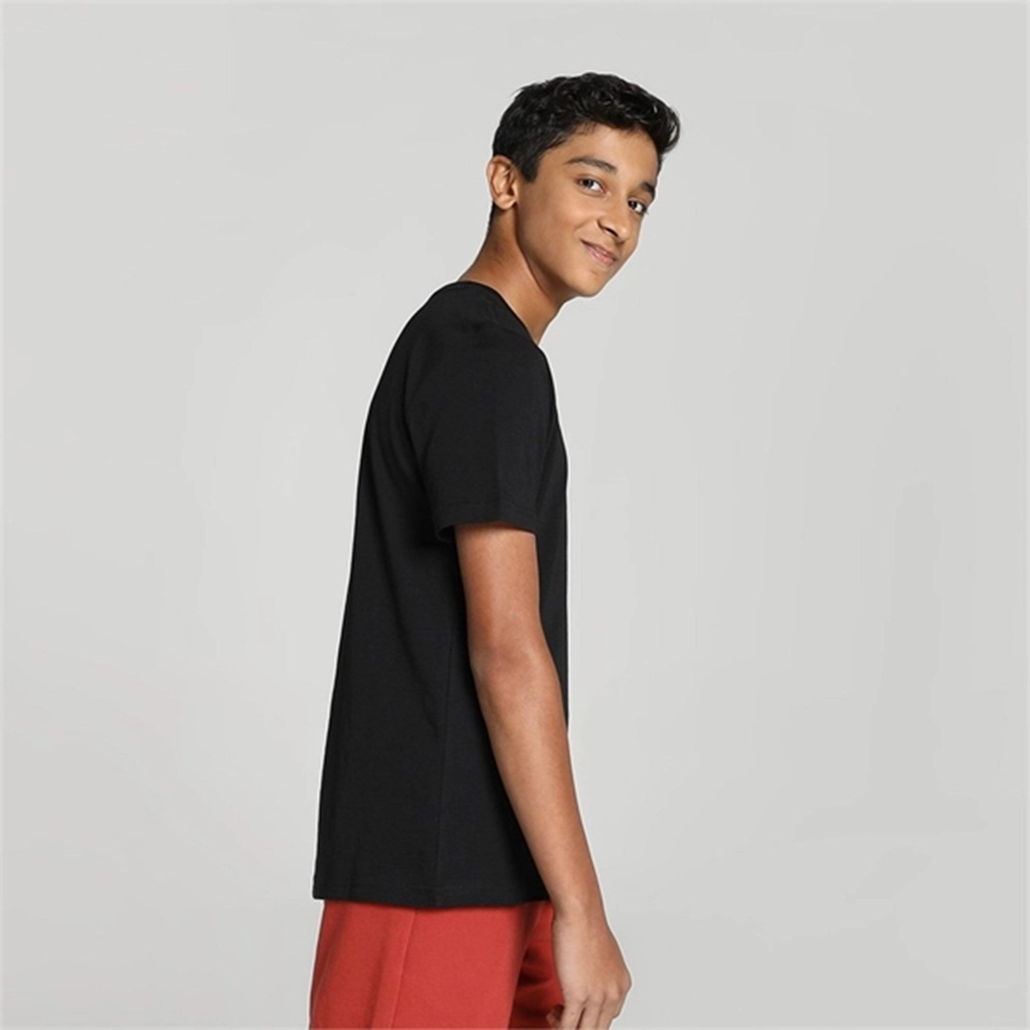Flattering Shape Puma Ess Small Logo T-Shirt Black
