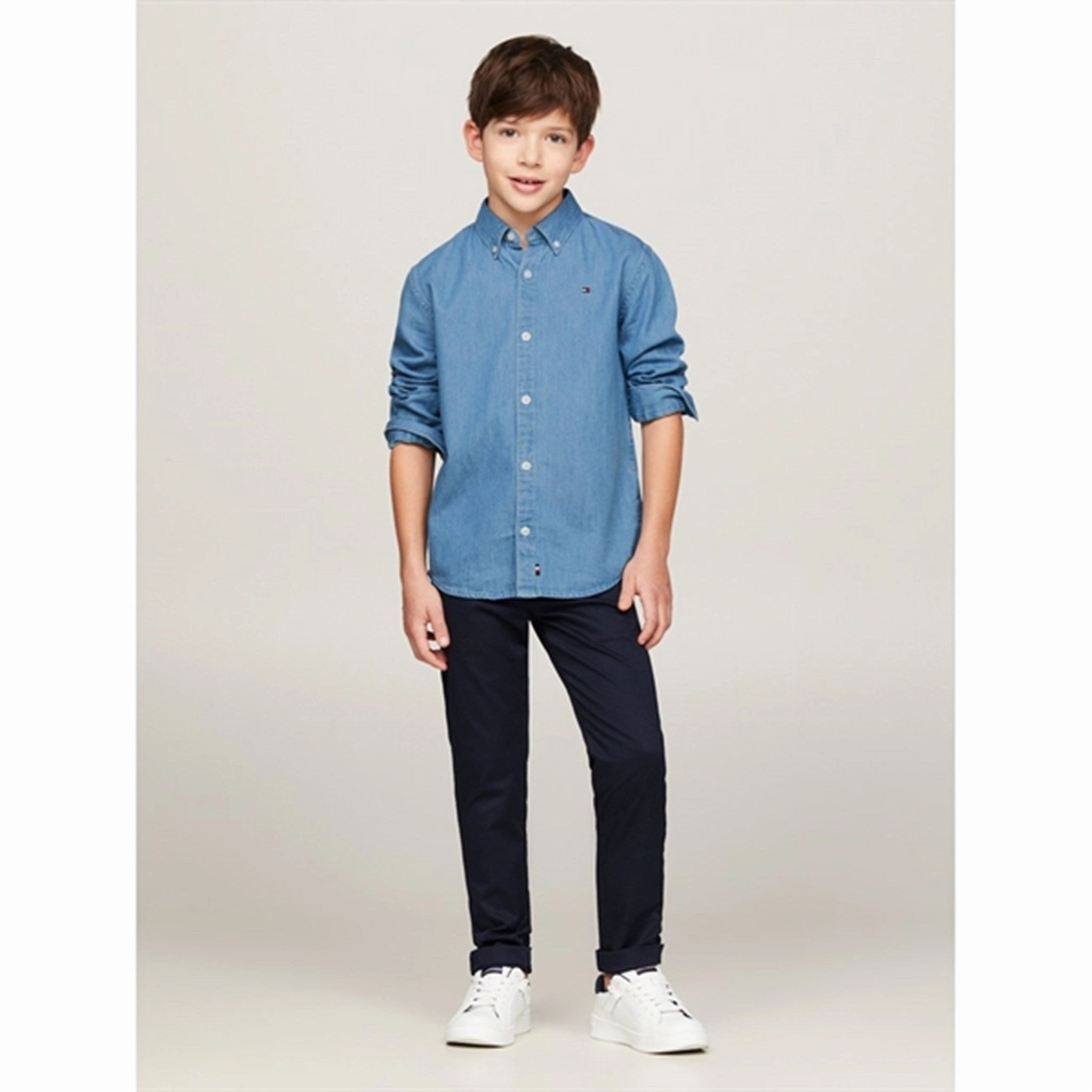 Tommy Hilfiger Denim Chambray Shirt Denim Light Wash Relaxed Silhouette Travel-friendly
