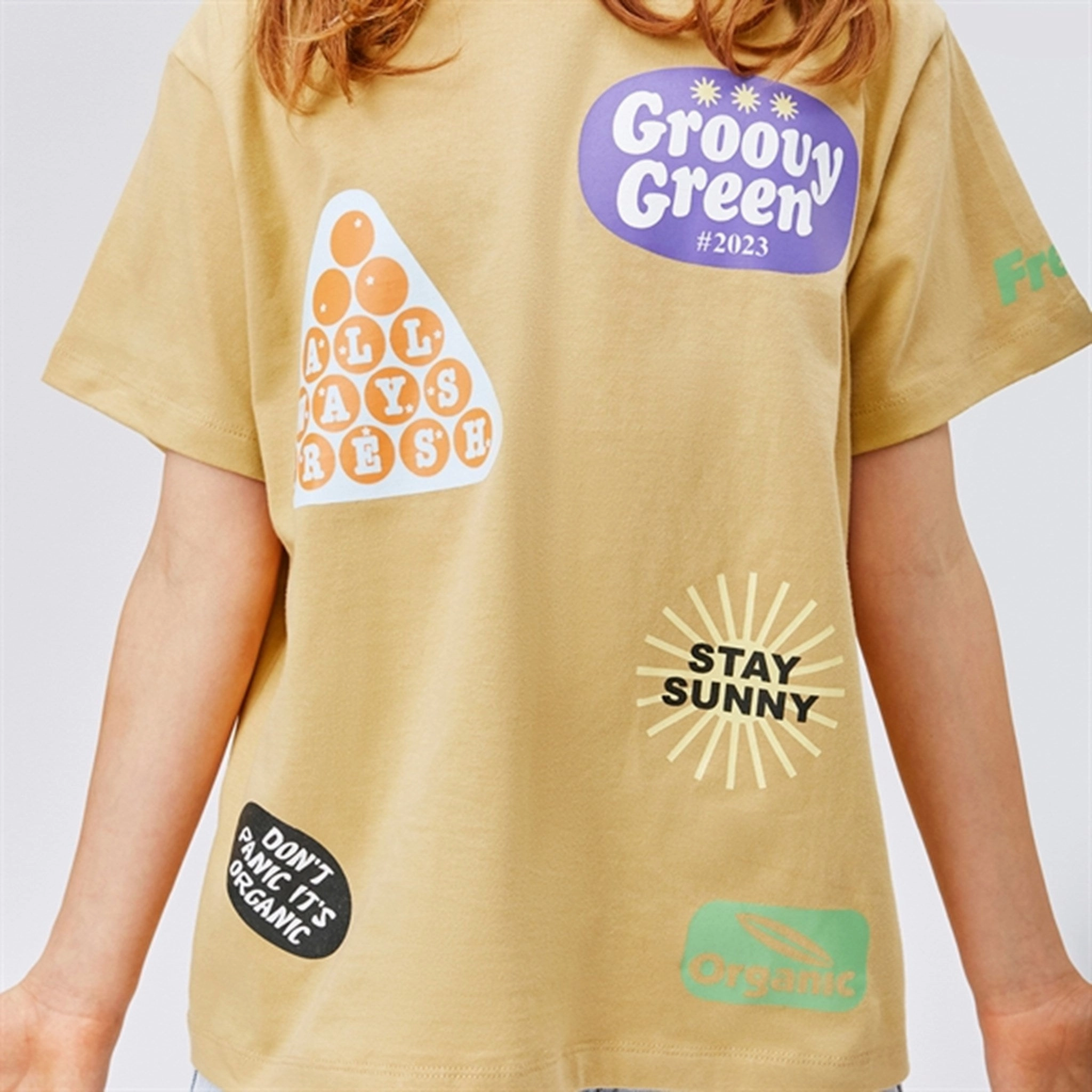 Structured silhouette Sporty Layer Look Molo Fruit Stickers Rodney T-shirt