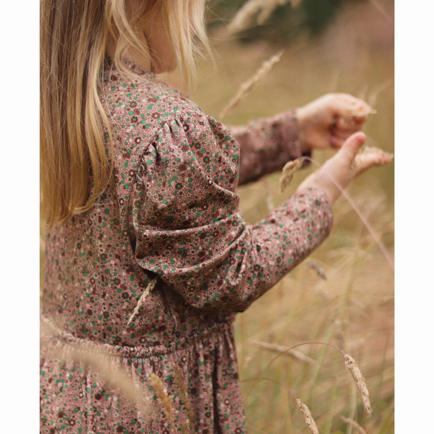 Understated Glam Smart Silhouette Fliink Humus Aop. Kelly Ls Dress