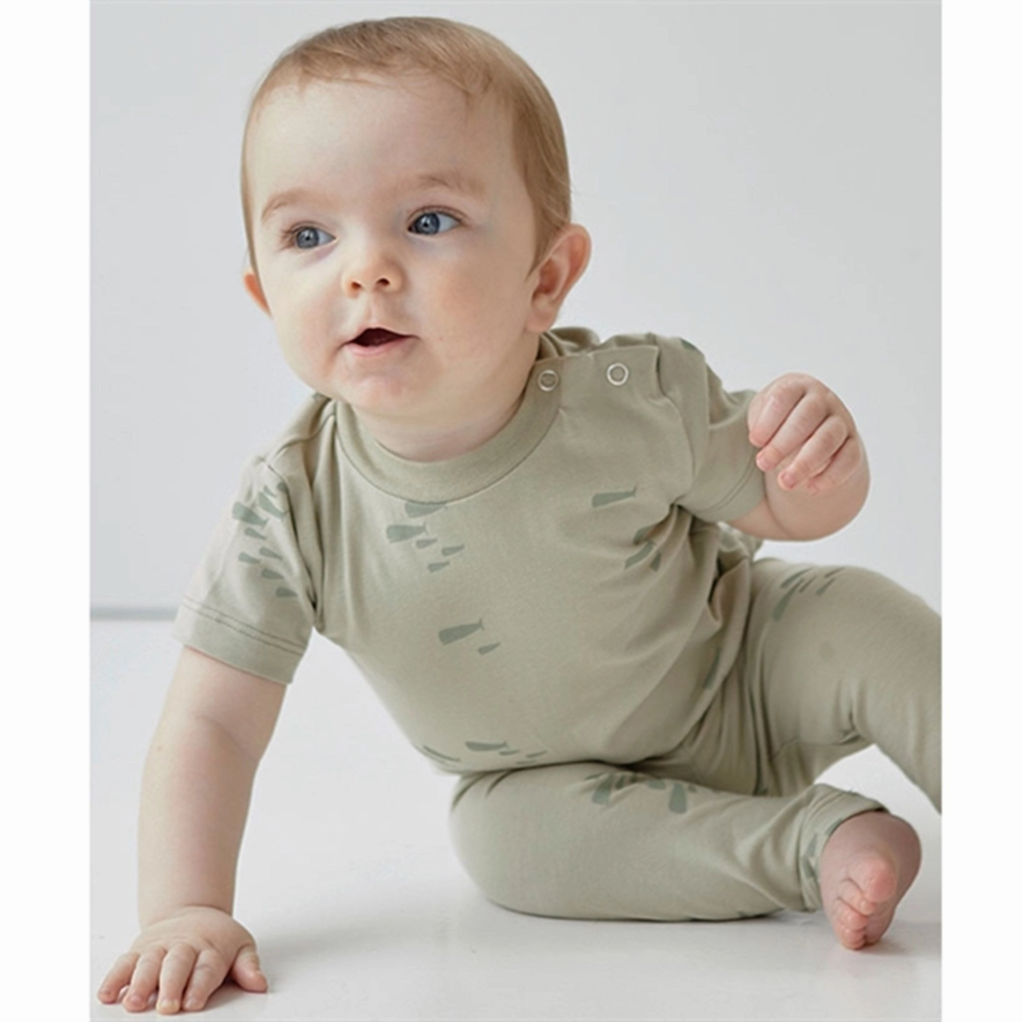 GRO Light Grey Green Norr T-shirt Oversized Silhouette Perfect For Relaxing