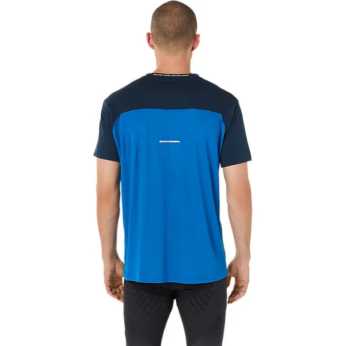Asics maglietta manica corta da uomo in tessuto tecnico Race Top 2011C239.400 blu-azzurro Relaxed Vibes Holiday Outfit