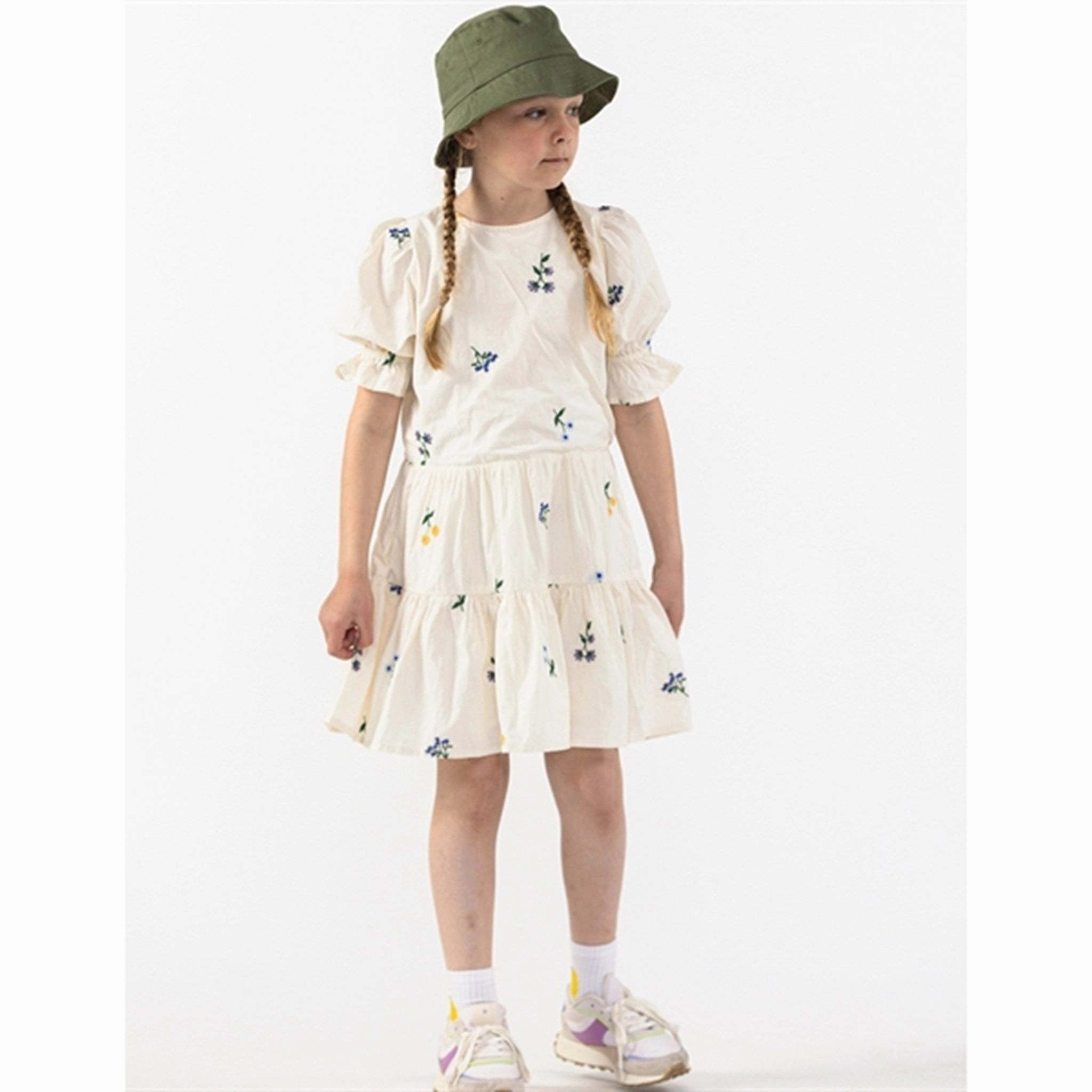 Weekend Feel Cool Motion THE NEW White Swan Fifia Dress