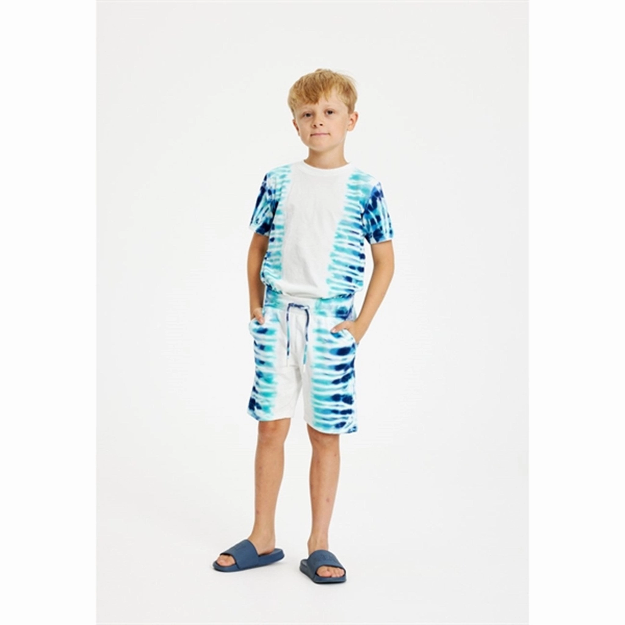 Complementary Colors Easy Style Wear THE NEW White Swan Gabriel T-shirt