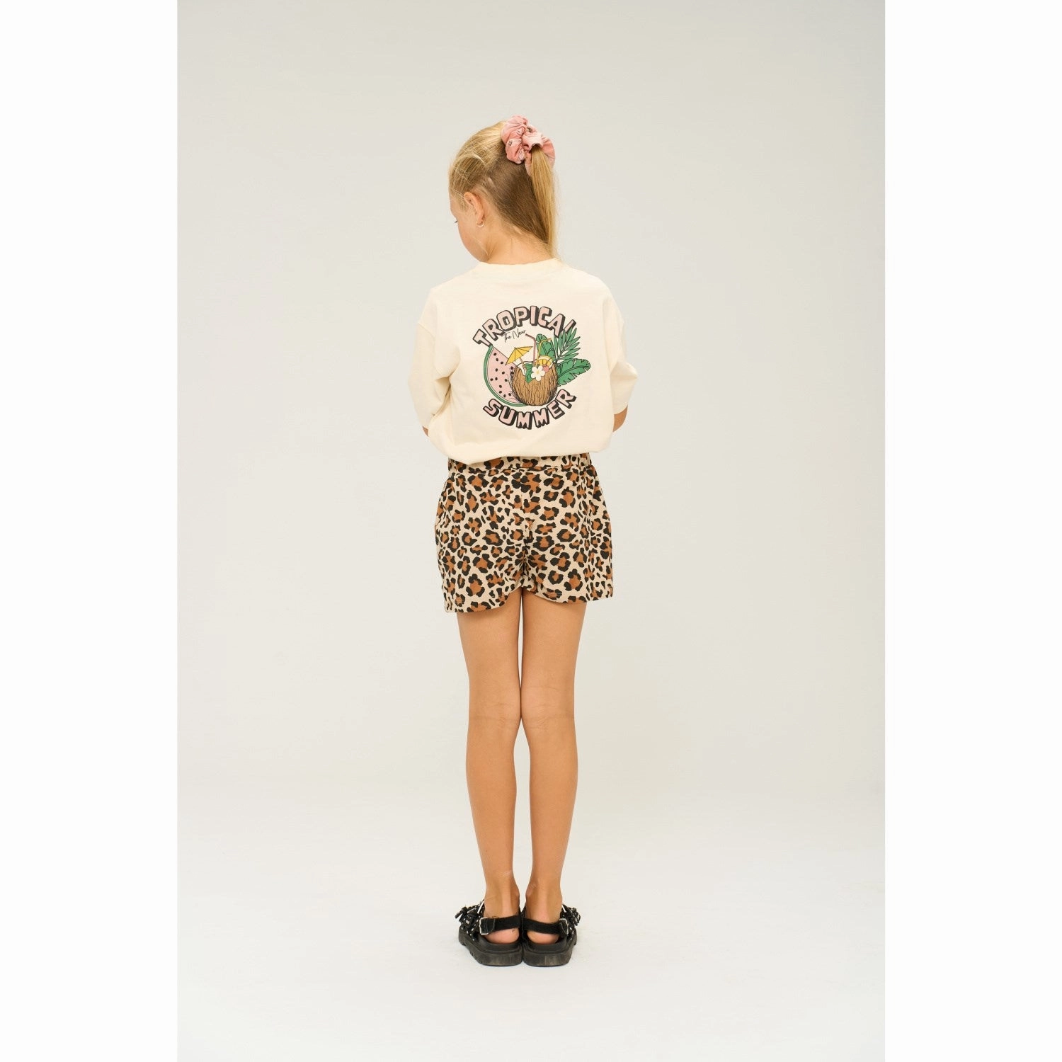 The New White Swan Oleen Oversize T-Shirt Athletic and Cool