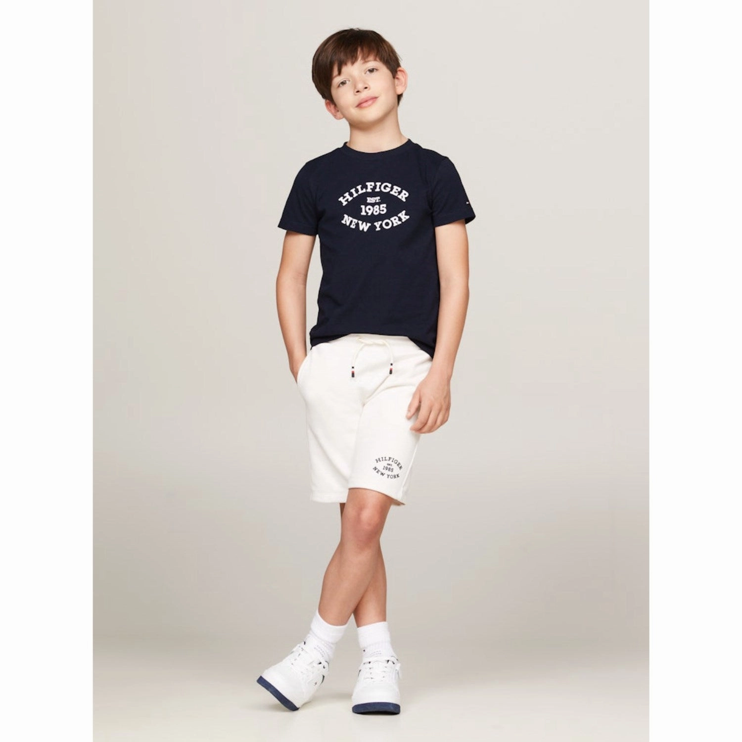 Tommy Hilfiger Desert Sky Monotype Flock Regular Tee Ss Slim fit sleekness All-day Comfort