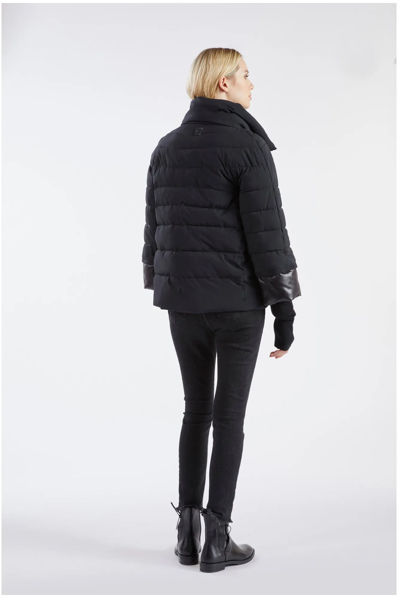 Caf??Noir Piumino Svasato da donna C7JN0033 N044 nero-bluette suitable for sunny days Articulated Sleeves