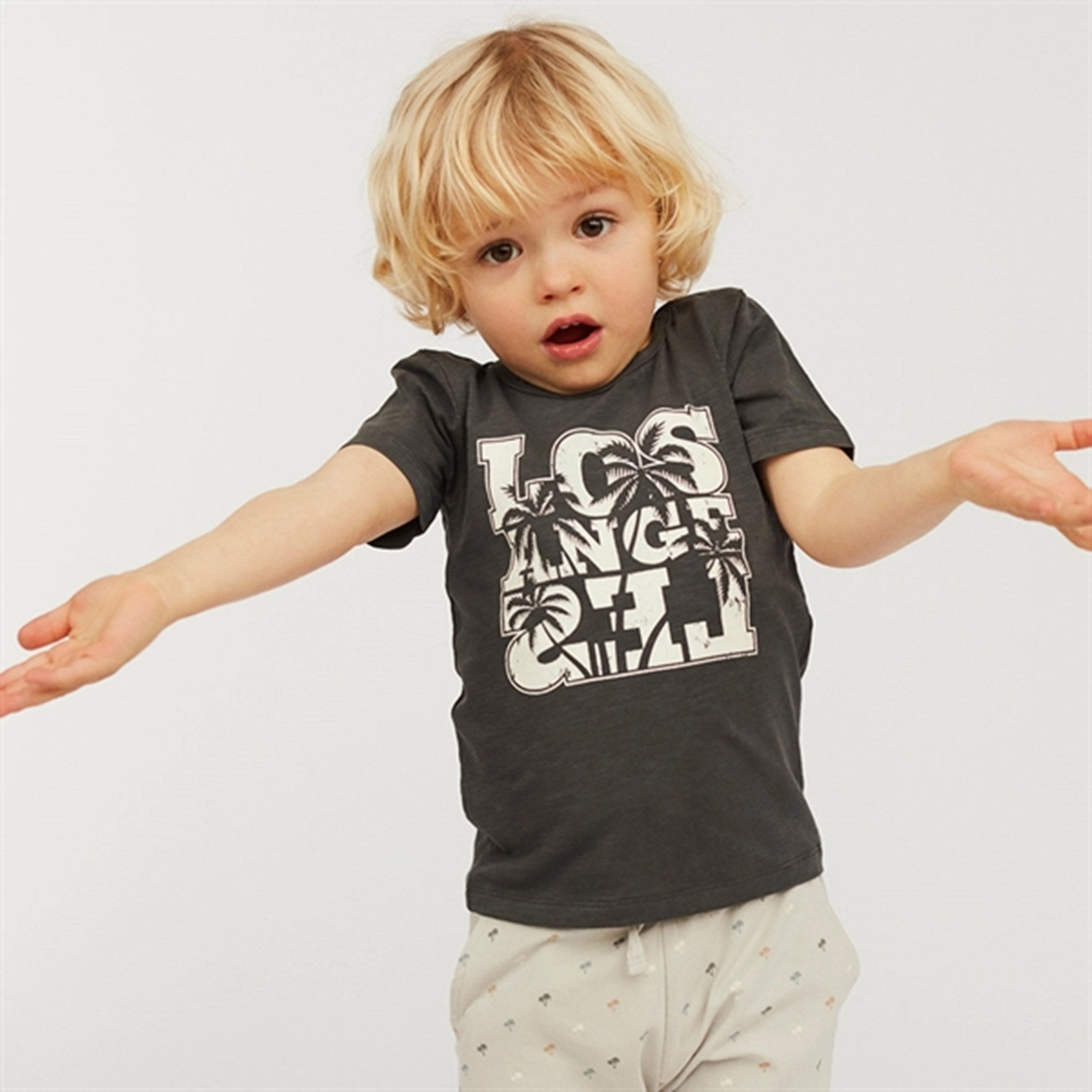 Sofie Schnoor Black Julius T-shirt warm weather